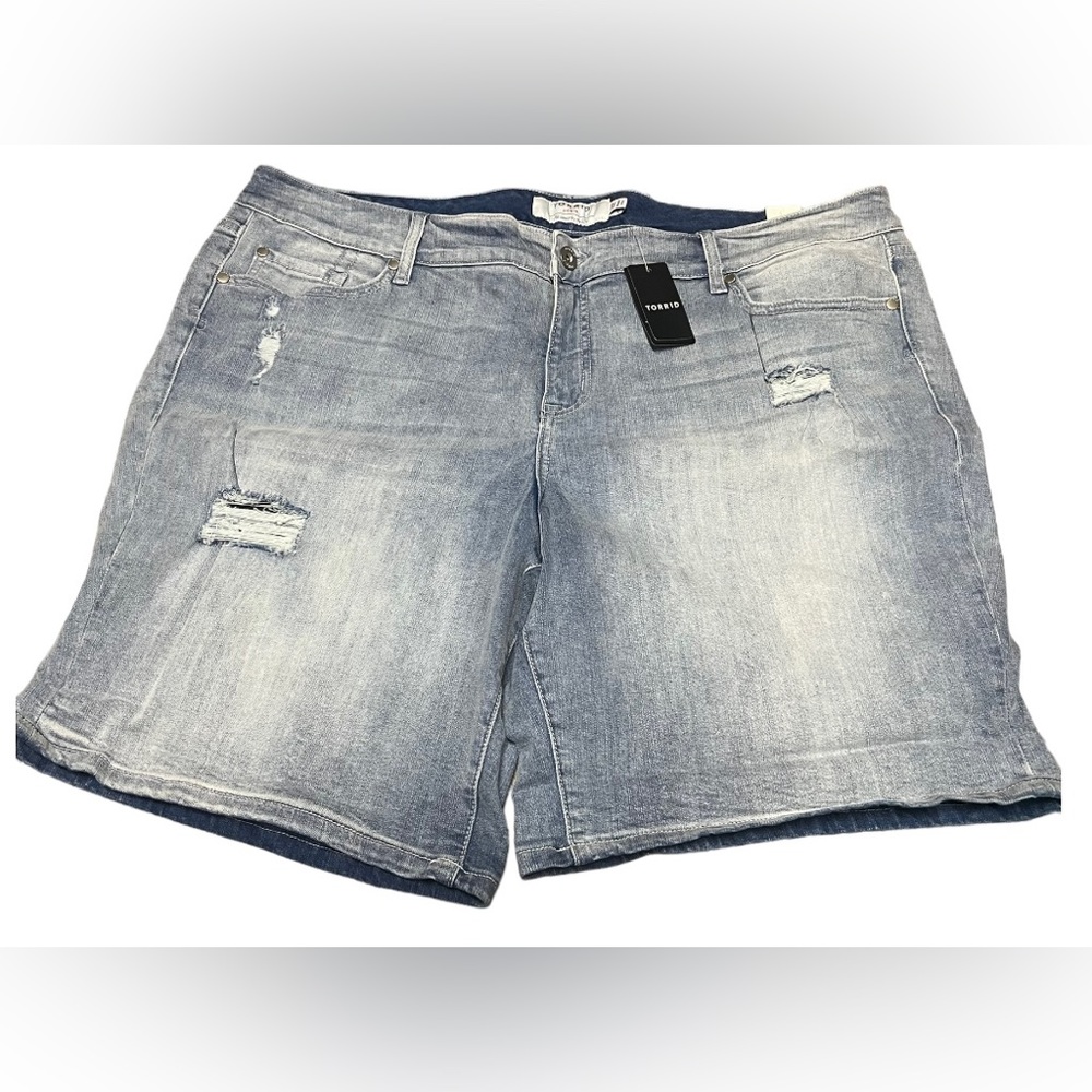 Torrid Clear Day 8” Short Light Wash Women’s 22
